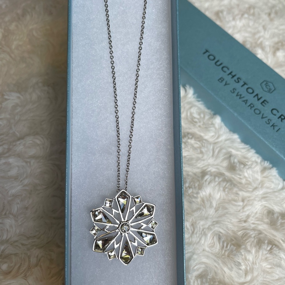 Arctic pendant necklace